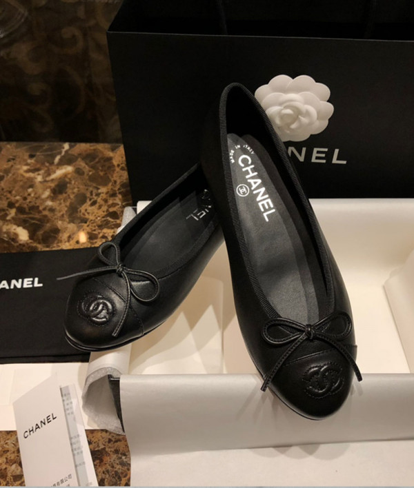 [CHANEL]샤넬 투톤램스킨 클래식 발레리나 여성 검정 플랫슈즈 팬더샵