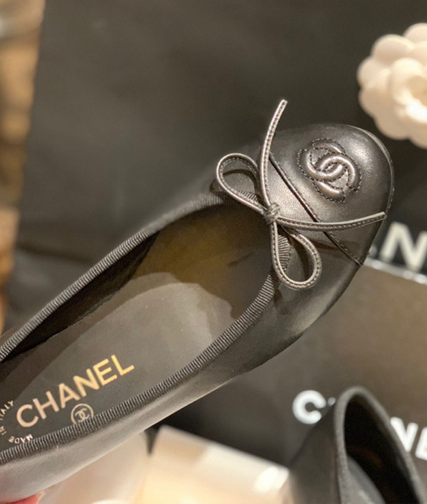 [CHANEL]샤넬 투톤램스킨 클래식 발레리나 여성 검정 플랫슈즈 팬더샵