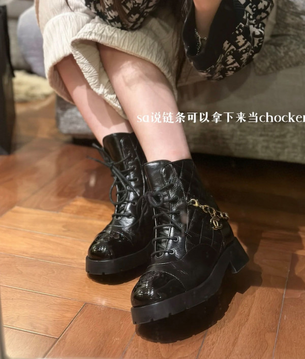 [CHANEL]샤넬신발 23B BOOTS SHOES 체인 로고 퀄팅 앵클부츠 신상 롱부츠 팬더샵슈즈