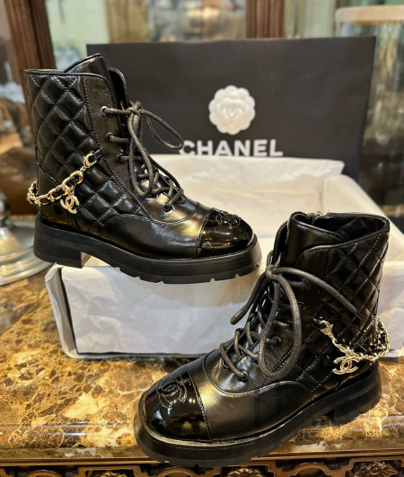 [CHANEL]샤넬신발 23B BOOTS SHOES 체인 로고 퀄팅 앵클부츠 신상 롱부츠 팬더샵슈즈