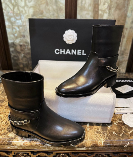 [CHANEL]샤넬신발 23A BOOTS SHOES 체인 퀄팅 앵클부츠 신상 승마롱부츠 팬더샵슈즈