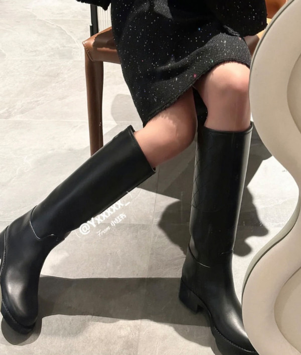 [CHANEL]샤넬신발 23A BOOTS SHOES 퀄팅 앵클부츠 신상 승마롱부츠 팬더샵슈즈