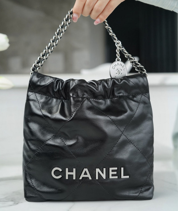 [CHANEL]샤넬 23s mini 22bag 미니호보백 블랙 실버 미니핸드백 팬더샵가방