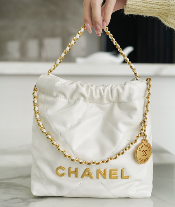 [CHANEL]샤넬 23s mini 22bag 미니호보백 화이트 골드 미니핸드백 팬더샵가방