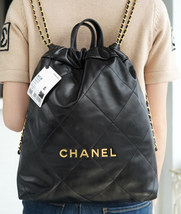 [CHANEL]샤넬 23p 22bag 백팩 블랙 골드 신상 여성 핸드백 듀마 백팩 팬더샵가방