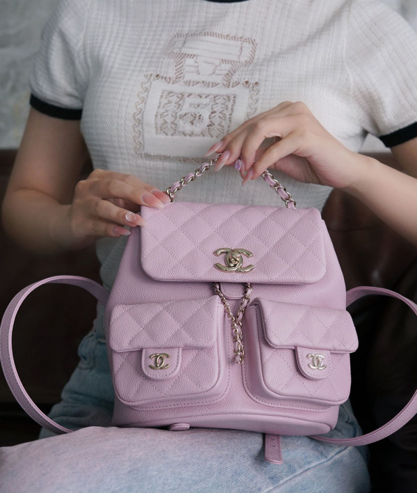 [CHANEL]샤넬 24A DUMA HAAS bag 핑크 퀄팅듀마 cc로고 체인백팩 (정품가죽)카프시킨 팬더샵가방