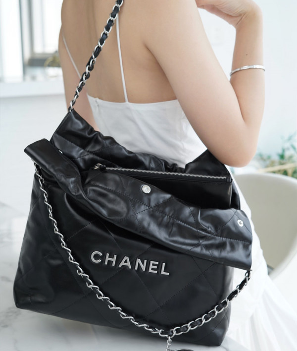 [CHANEL]샤넬 22P 스몰 22bag 호보백 은장 체인백 (미러급 정품가죽) 핸드백 팬더샵가방