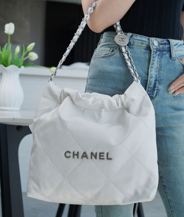 [CHANEL]샤넬 22P 스몰 22bag 호보백 화이트은장 체인백 (미러급 정품가죽) 핸드백 팬더샵가방