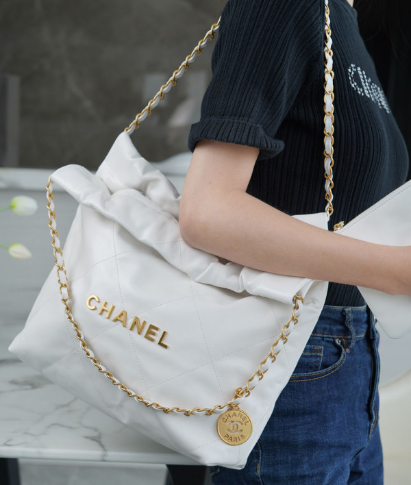 [CHANEL]샤넬 22P 스몰 22bag 호보백 화이트금장 체인백 (미러급 정품가죽) 핸드백 팬더샵가방