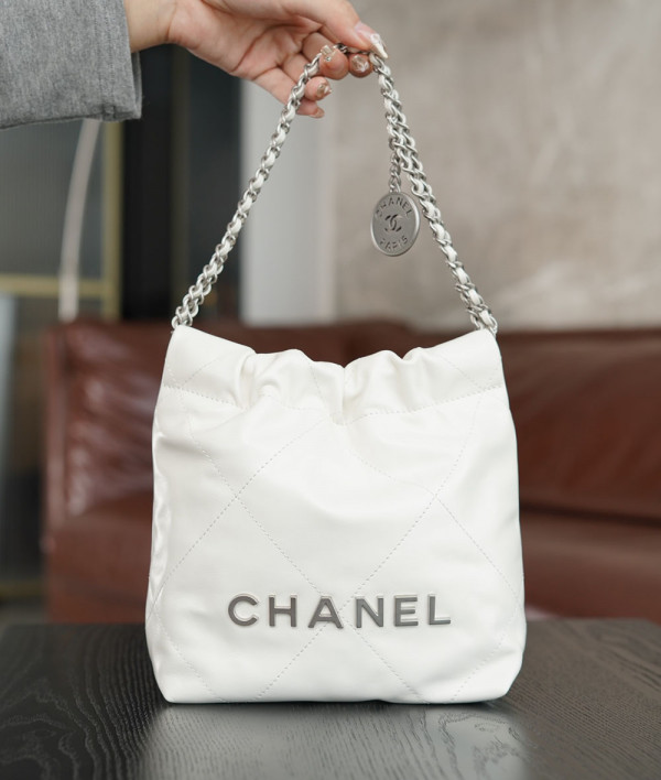 [CHANEL]샤넬 23S MINI 22bag 호보백 화이트은장 체인백 (미러급 정품가죽) 미니핸드백 팬더샵가방