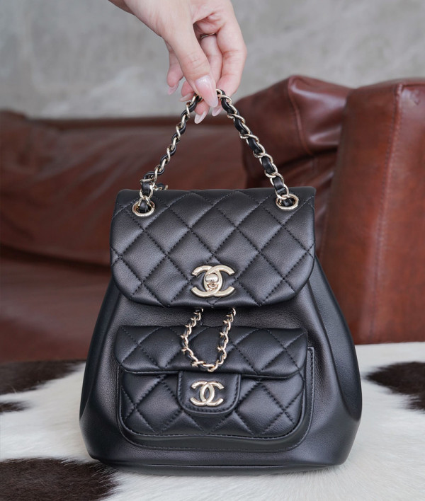 [CHANEL]샤넬 24P DUMA BAG 블랙(미러급 정품가죽) 원포켓핸드백 듀마 스몰백팩 팬더샵가방