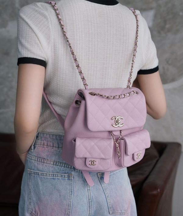 [CHANEL]샤넬 24A BAG 미듐 핑크(미러급 정품가죽) 투포켓핸드백 듀마 캐비어백팩 팬더샵가방