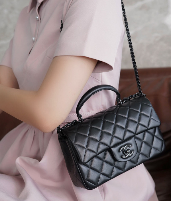 [CHANEL]샤넬24A MINI BAG크루즈신상체인핸드백 탑핸들CC블랙로고크로스백 팬더샵가방