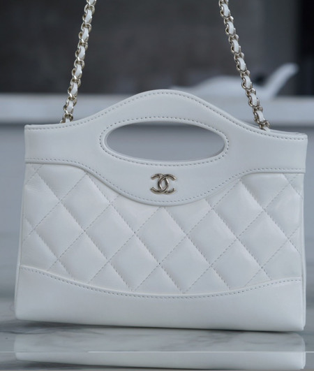 [CHANEL]샤넬 24S 31BAG 클래식탑핸들 미니핸드백 금장퀄팅 화이트 31나노백 팬더샵가방