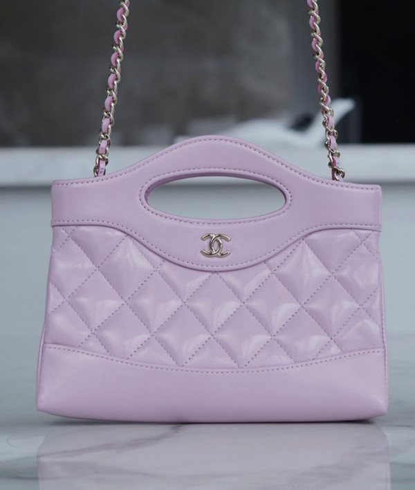 [CHANEL]샤넬 24S 31BAG 클래식탑핸들 미니핸드백 금장퀄팅 자주색 31나노백 팬더샵가방