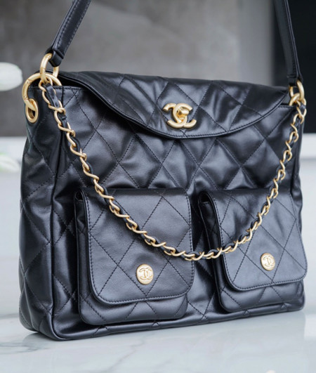 [CHANEL]샤넬 24P HOBO BAG 신상 호보백 투포켓 퀄팅금장 체인크로스백 팬더샵가방