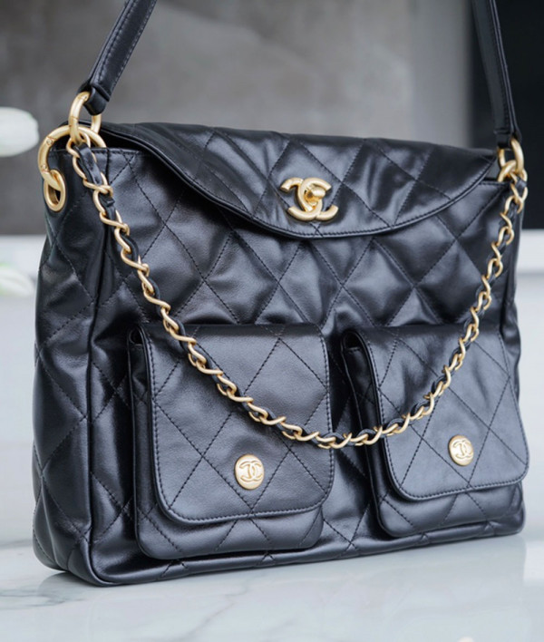 [CHANEL]샤넬 24P HOBO BAG 신상 호보백 투포켓 퀄팅금장 체인크로스백 팬더샵가방