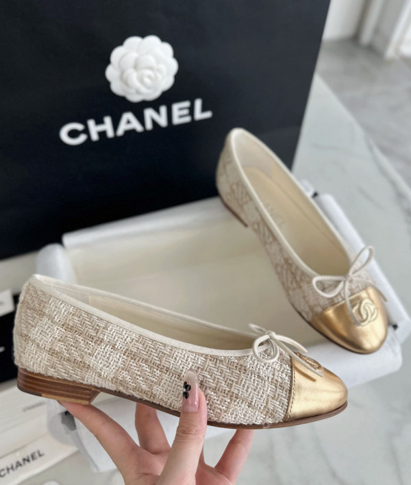 [CHANEL]샤넬24s shoes 클래식 빈티지 플랫슈즈 레전드 골드 cc 로고 신상 발레리노 팬더샵신발