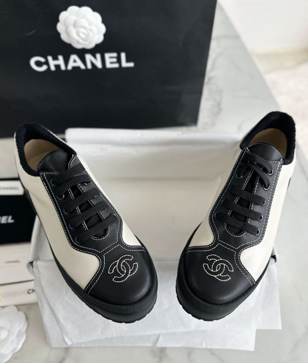 [CHANEL]샤넬24S SHOES 신상CC 로고 판다 스니커즈 빈티지 여성운동화 팬더샵신발