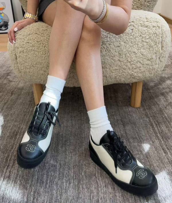 [CHANEL]샤넬24S SHOES 신상CC 로고 판다 스니커즈 빈티지 여성운동화 팬더샵신발