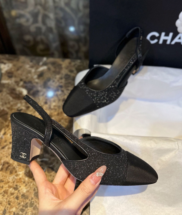 [CHANEL]샤넬23P SHOES 신상 블랙 반짝이신발 샌드힐 여성패션 힐펌프스 정장힐 팬더샵슈즈