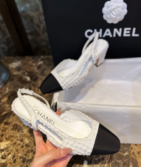 [CHANEL]샤넬23K SHOES 여성힐 화이트 패션힐 신상슈즈 프린티드 cc 정장힐펌프스 팬더샵 신발